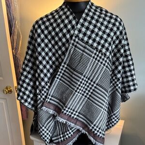 Steve Madden Black and White Houndstooth Wrap